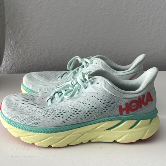 Hoka Clifton 7 - Like New - Picture 4 of 8